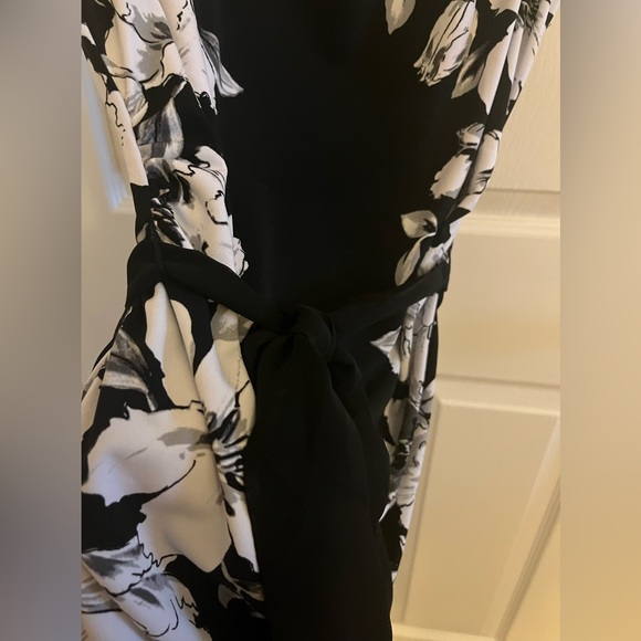 White House Black Market women’s blouse size M.  EUC smoke free home. - Picture 2 of 4